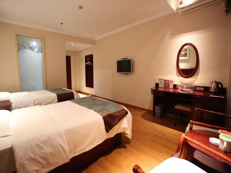 GreenTree Inn JiangSu WuXi YangJian XiHu Road Express Hotel Bagian luar foto