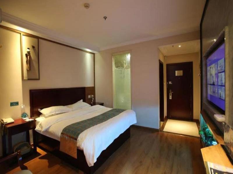 GreenTree Inn JiangSu WuXi YangJian XiHu Road Express Hotel Bagian luar foto
