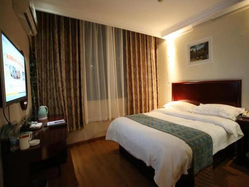 GreenTree Inn JiangSu WuXi YangJian XiHu Road Express Hotel Bagian luar foto